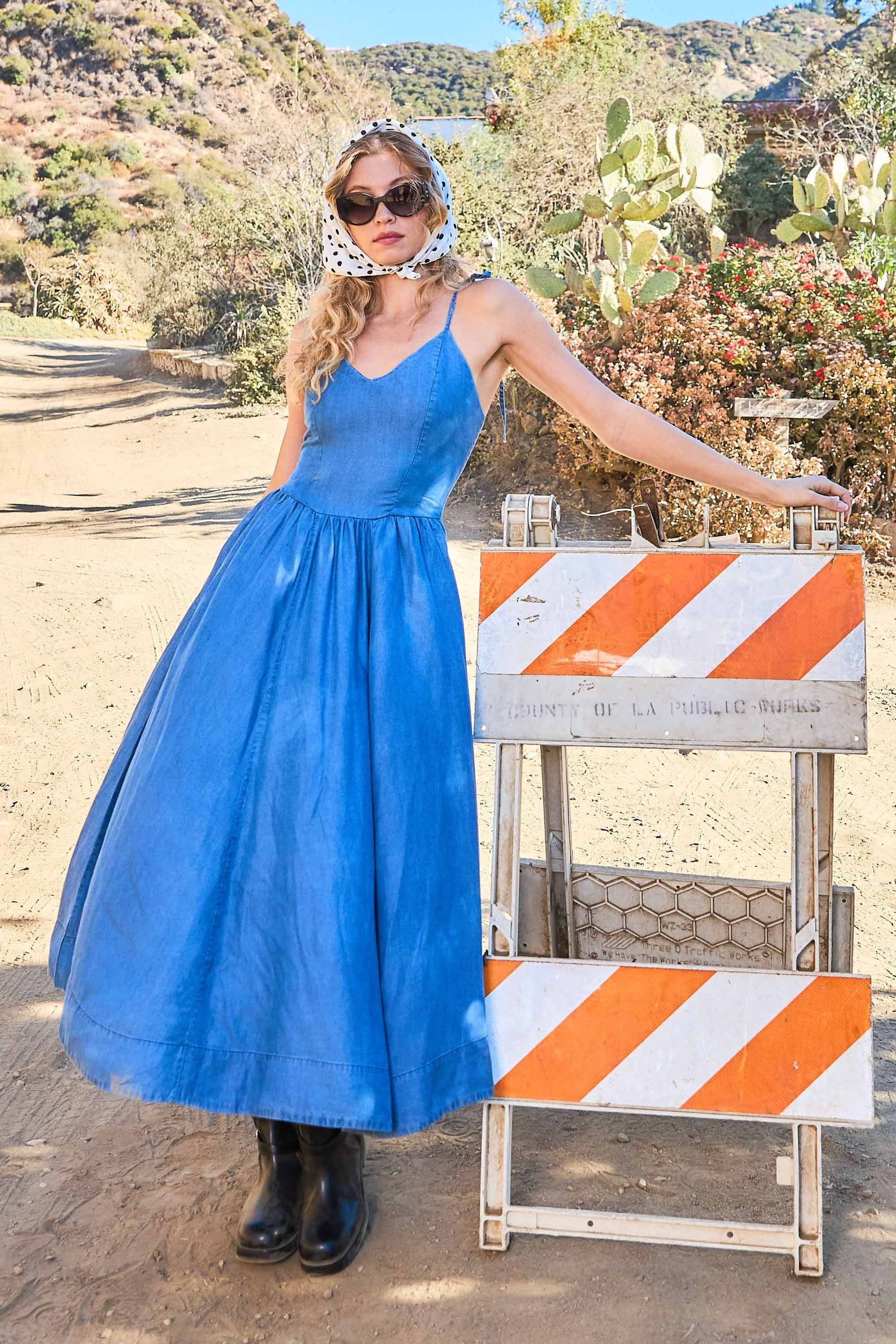 JUMPSUITS & DRESSES – Vibrant miu