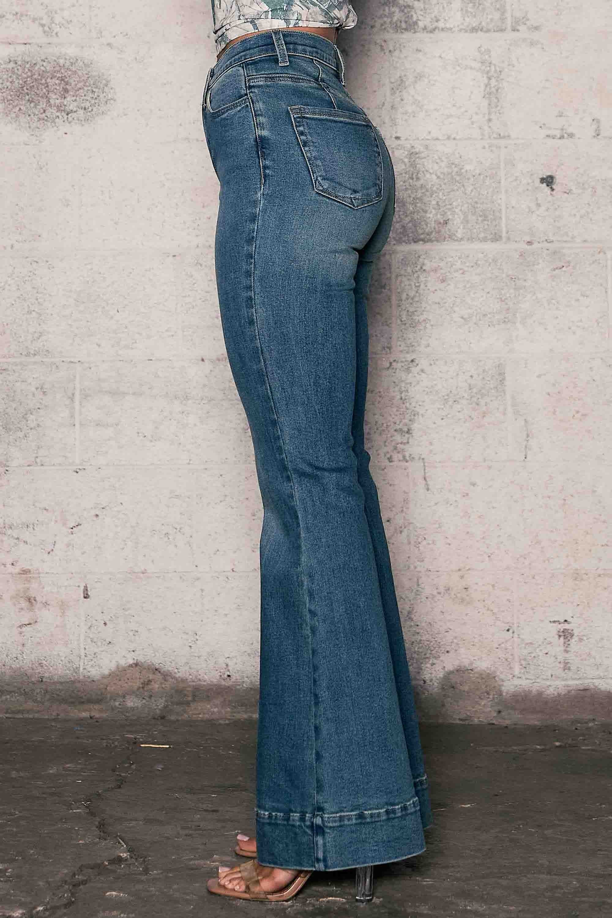 P6243] High-Rise Flare Jeans – Vibrant miu