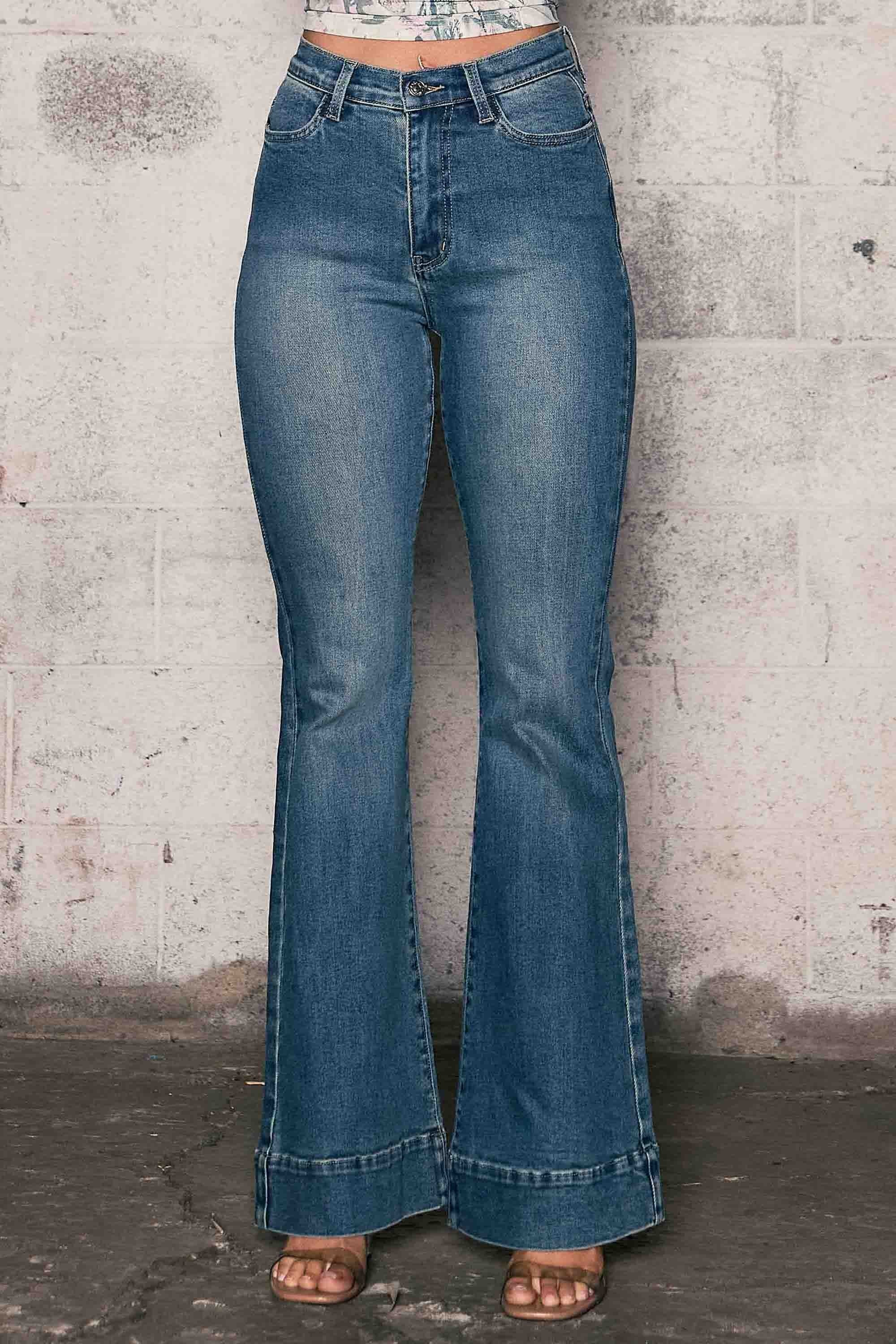 P6243] High-Rise Flare Jeans – Vibrant miu