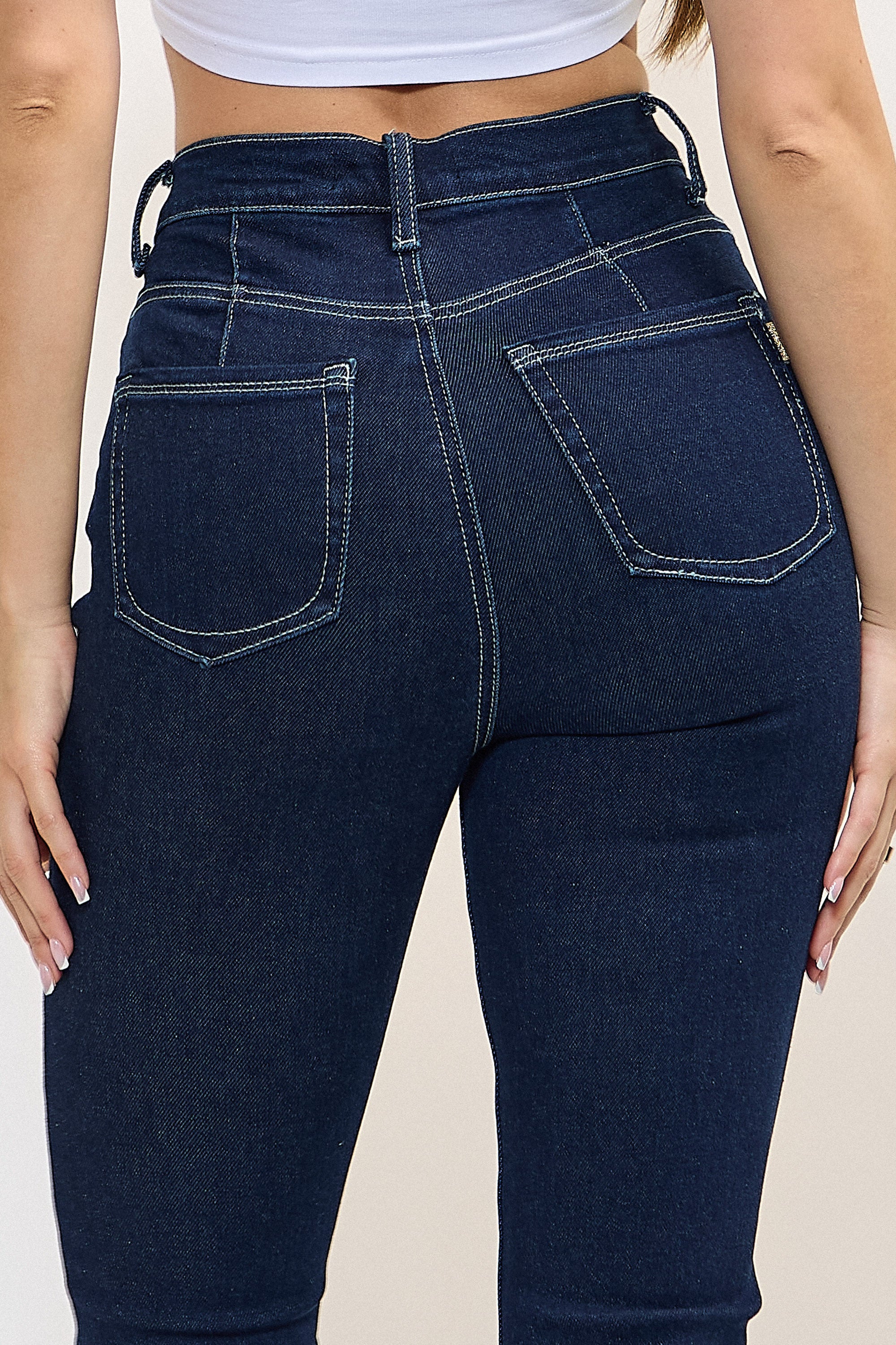 P6243] High-Rise Flare Jeans – Vibrant miu